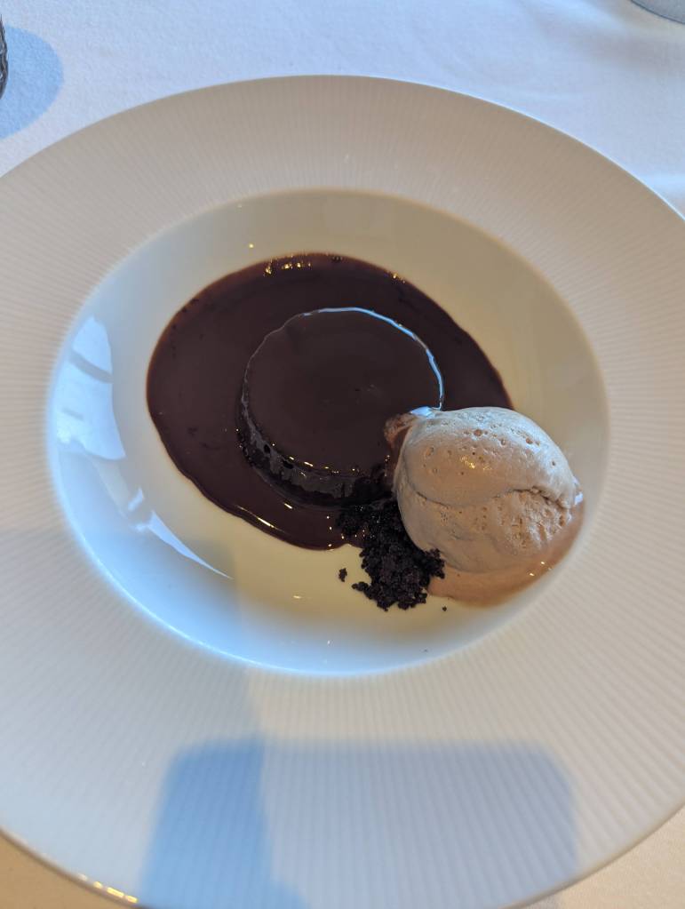 Palo brunch chocolate lava cake